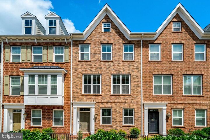 Property Photo:  611 Totten Mews NE  DC 20017 