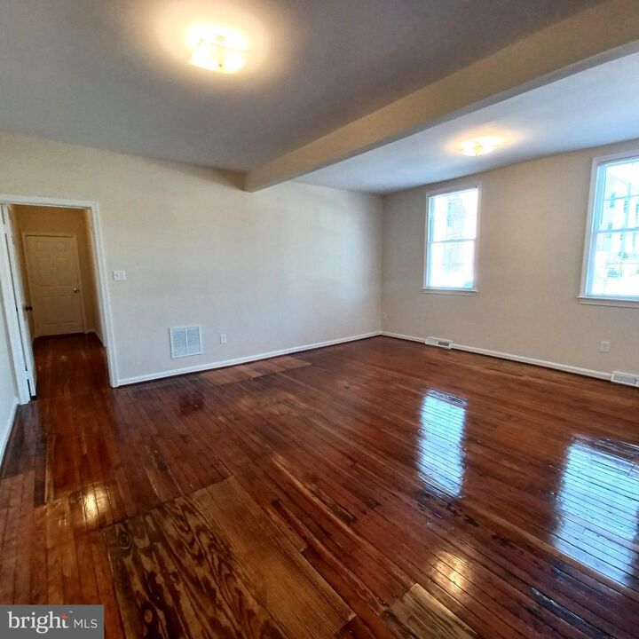 Property Photo: 301 West Street N 2 VA 22314