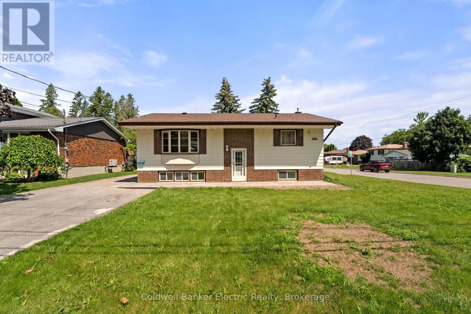 Property Photo:  8B Pottinger Street  ON K9V 3X3 