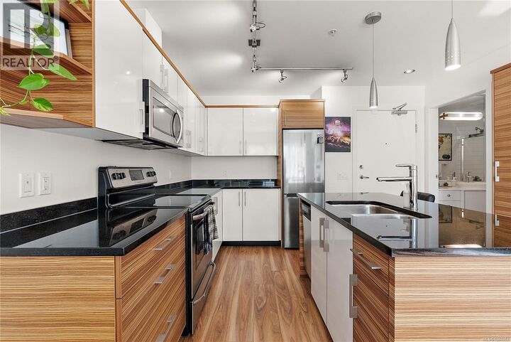 Property Photo:  4030 Borden Street 102  BC V8X 2E9 