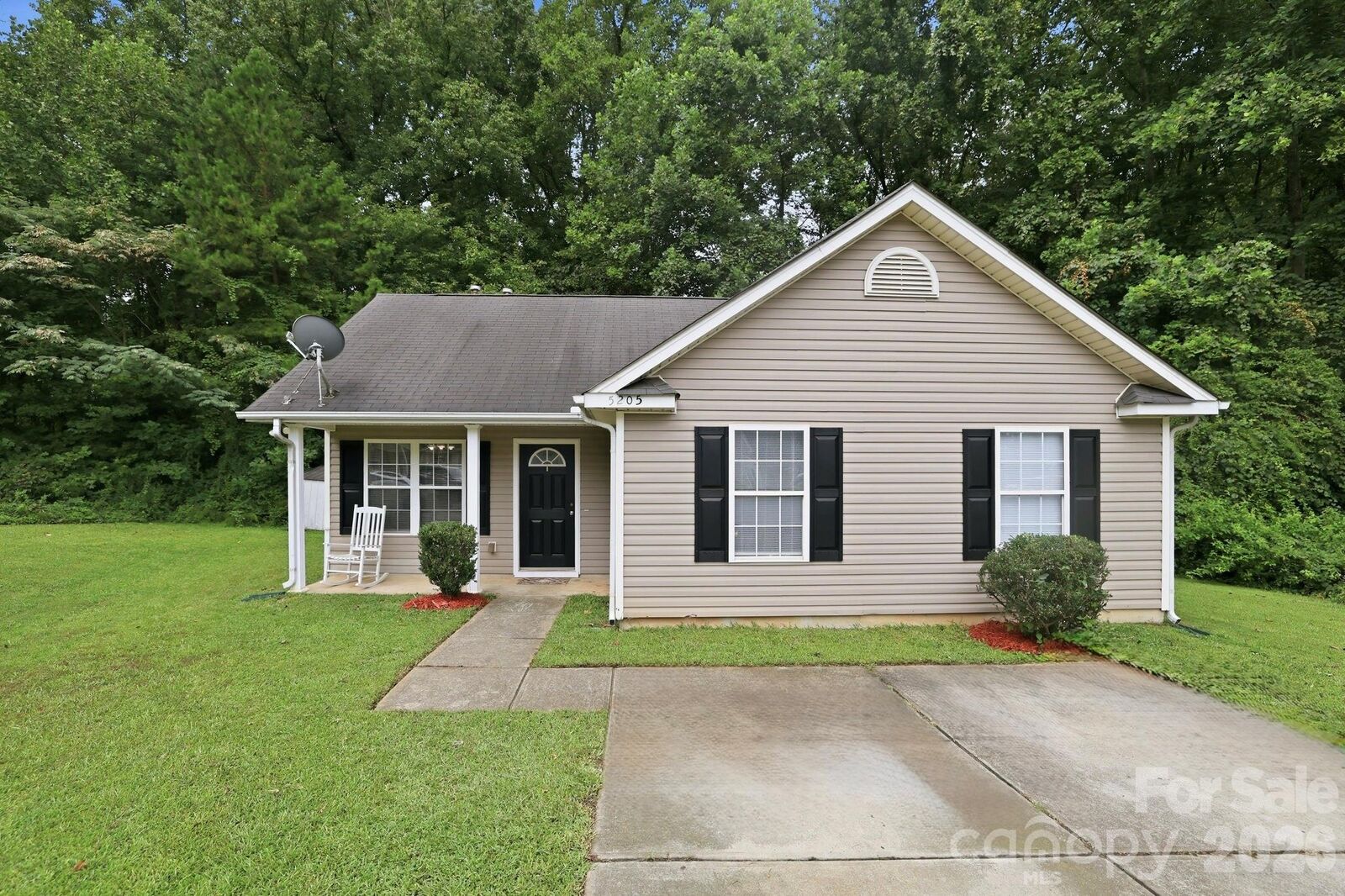 Property Photo: 5205 Windy Valley Drive NC 28208
