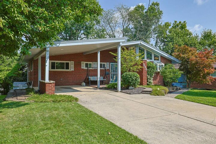 Property Photo: 337 Glen Oaks Drive OH 45238