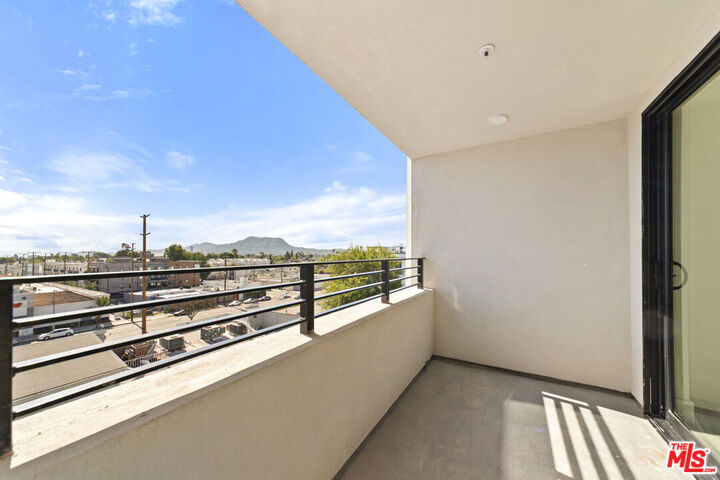 Property Photo:  11013 Hartsook St, Unit 301  CA 91601 