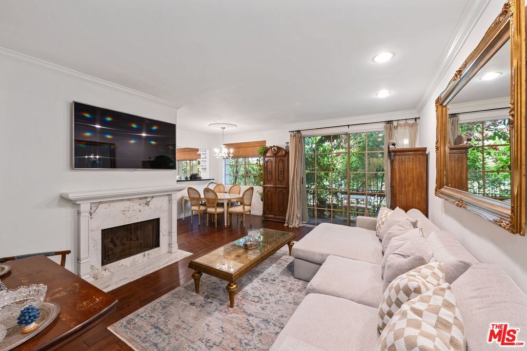 Property Photo:  1375 Kelton Ave, Unit 107  CA 90024 