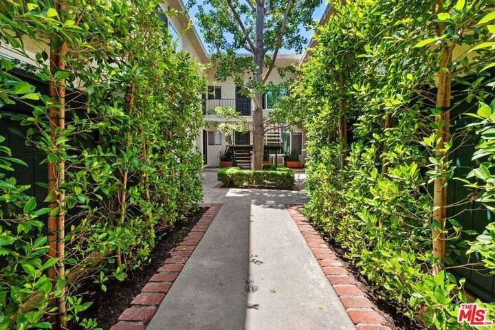 Property Photo: 1831 Barry Ave, Unit 3 CA 90025