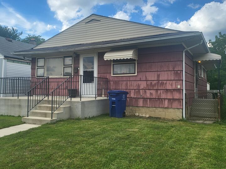 Property Photo: 1208 Minnesota Avenue OH 43211