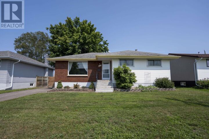 Property Photo: 139 Churchill Dr W ON P7C 1V6