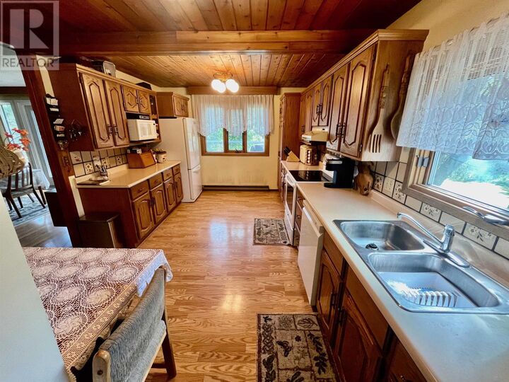Property Photo: 71 Lakeview Rd ON P8N 2Y4