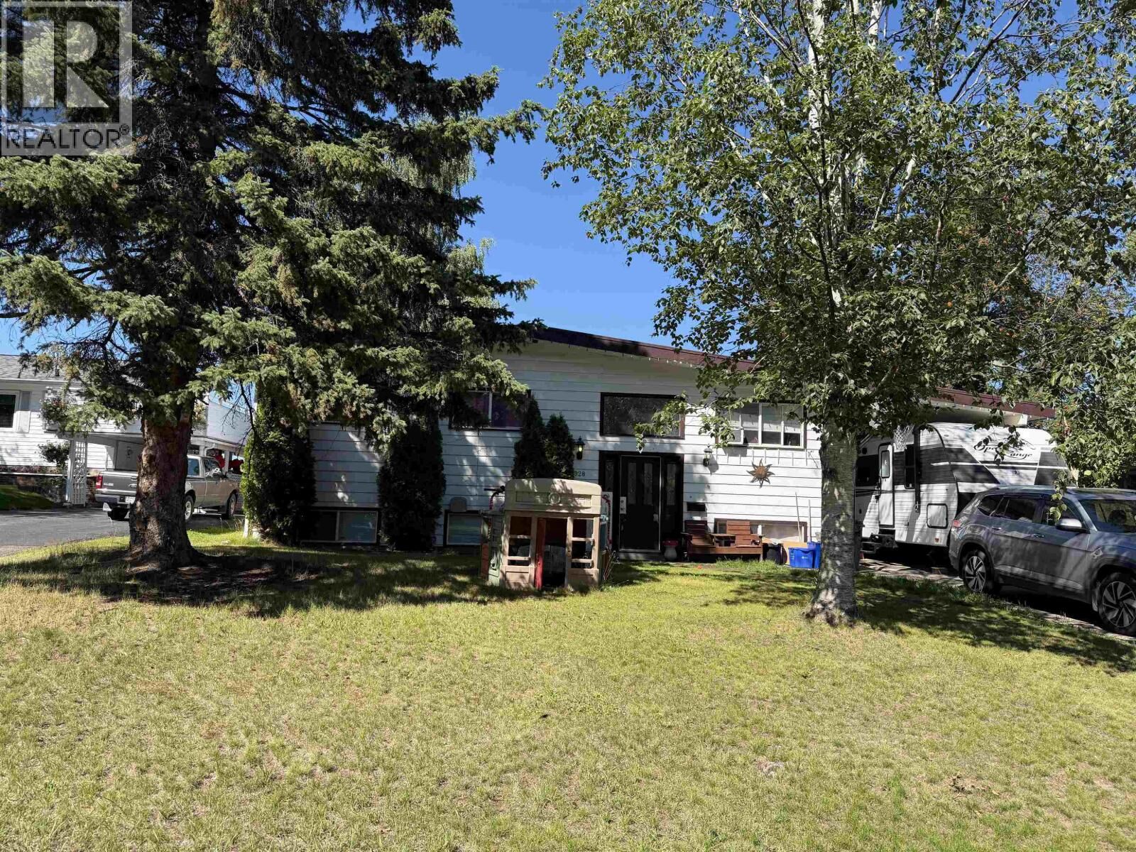 Photo de la propriété:  2928 Bessborough Avenue  BC V2N 1H4 