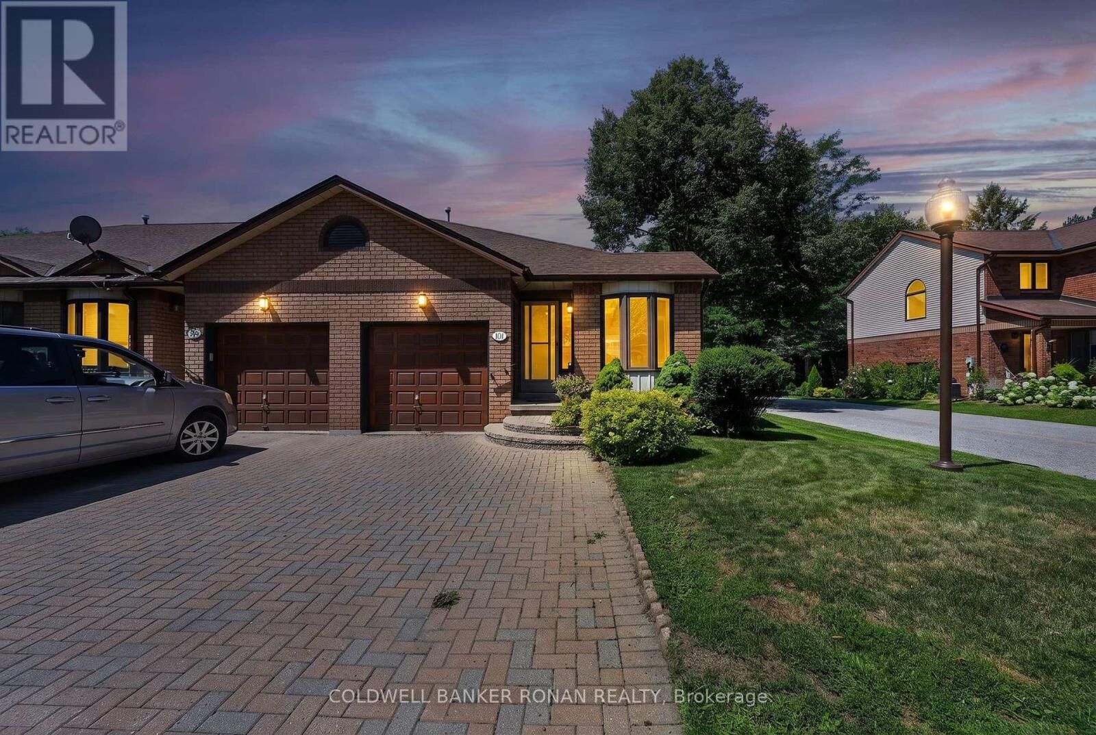 Property Photo: 101 Green Briar Road 11 ON L9R 1S3