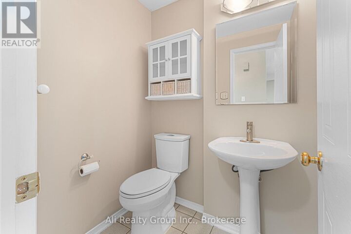 Property Photo:  68 Piper Crescent  ON K2K 2S9 