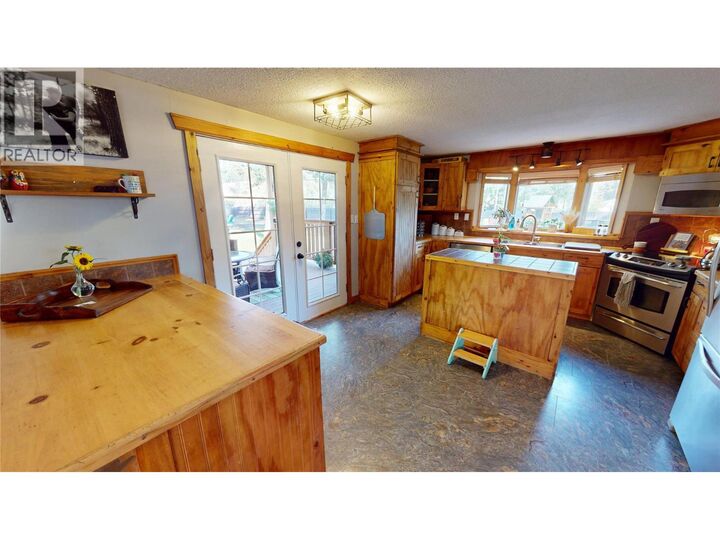 Property Photo: 7159 Rosen Lake Road BC V0B 1T0