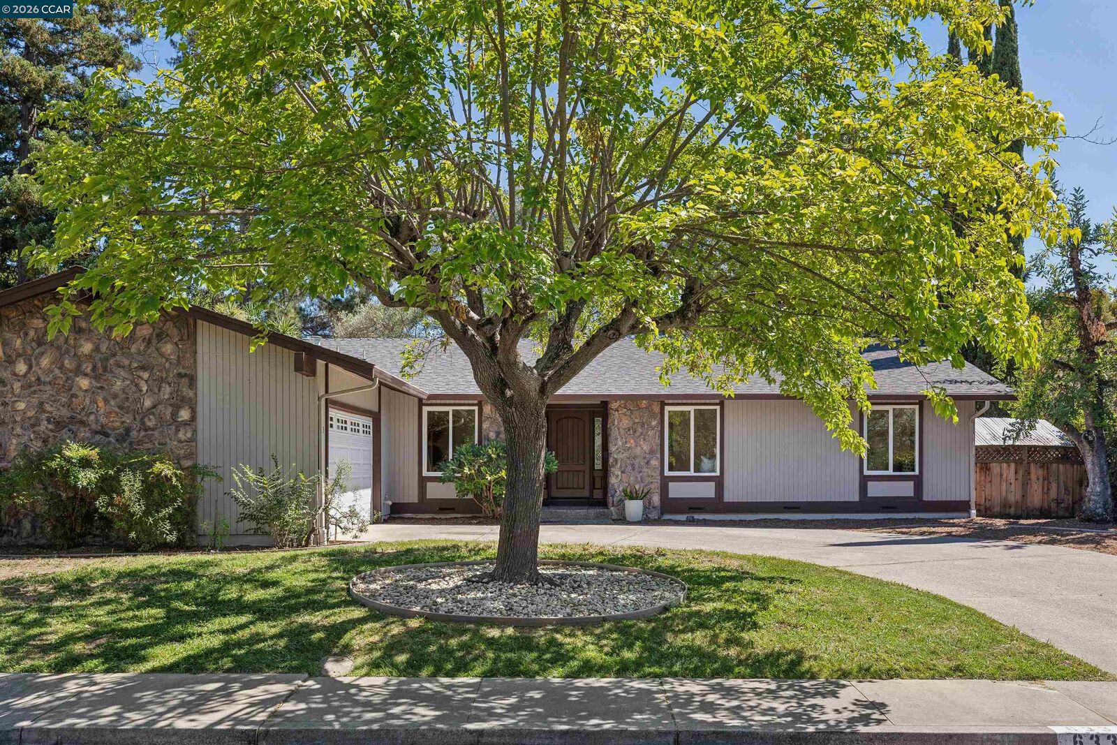 Property Photo: 633 Laird Ln CA 94549