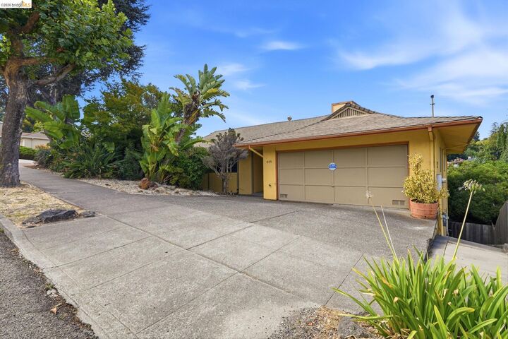 Property Photo:  635 Longridge Road  CA 94610 