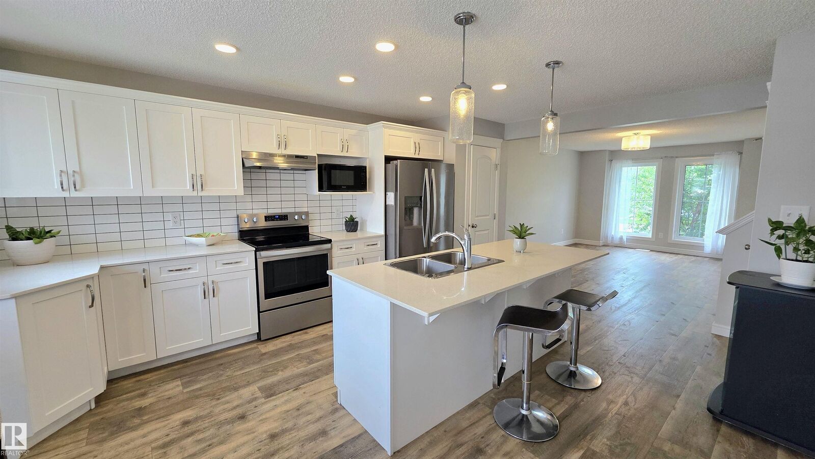 Property Photo: 803 Secord Boulevard NW AB T5T 7K2