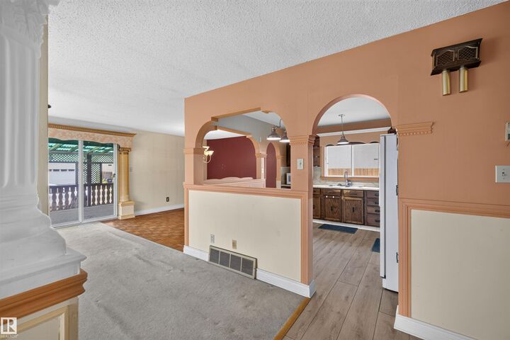 Property Photo:  6348 34A Avenue NW  AB T6L 1E4 
