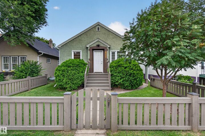 10424 76 Avenue NW — photo 1