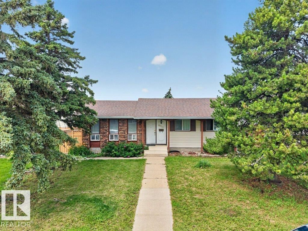 Property Photo:  6230 36A Avenue NW  AB T6L 1H9 