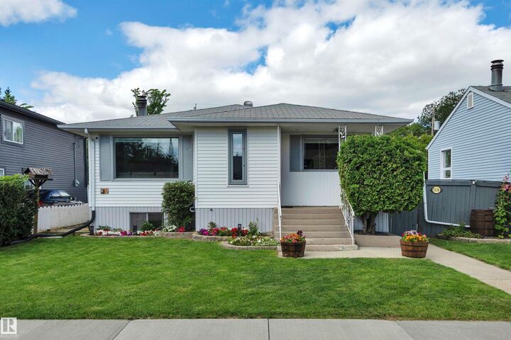 Property Photo:  5116 47 Avenue  AB T9E 5C5 