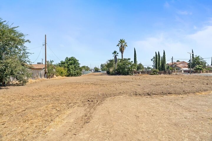 Property Photo: 424 Wallace CA 93638