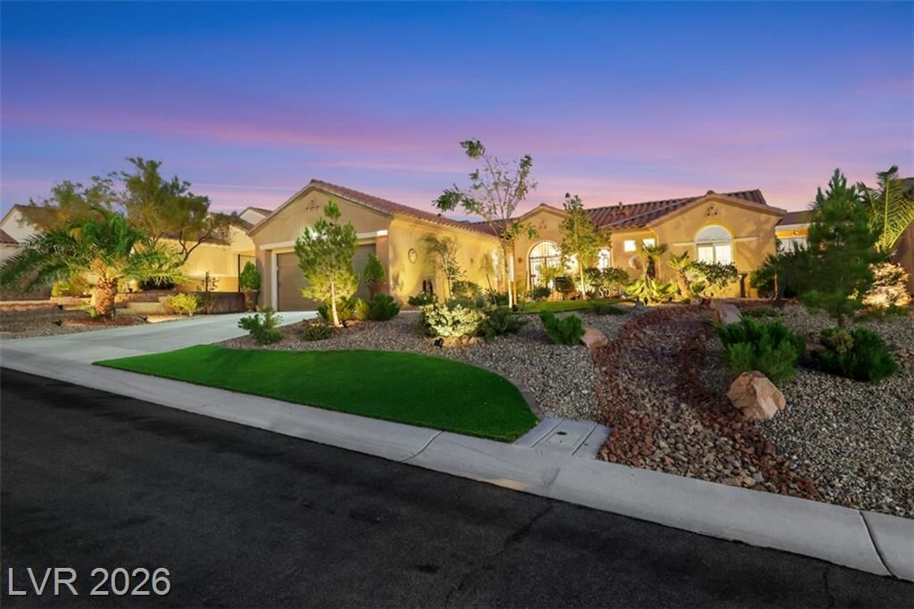 Property Photo:  