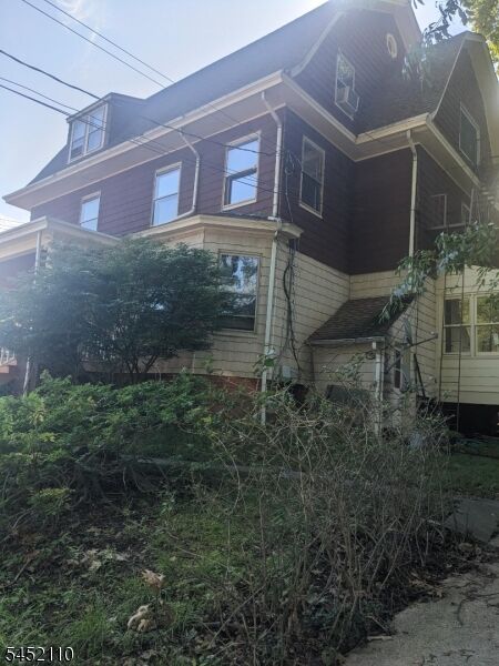 Property Photo:  5 Lakeview Pl 2  NJ 07044 