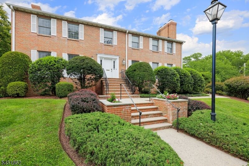 Property Photo:  12 Cowperthwaite Place  NJ 07090 