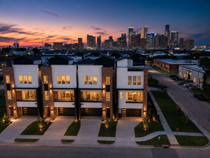 Property Photo:  1115 Ennis Street  TX 77003 