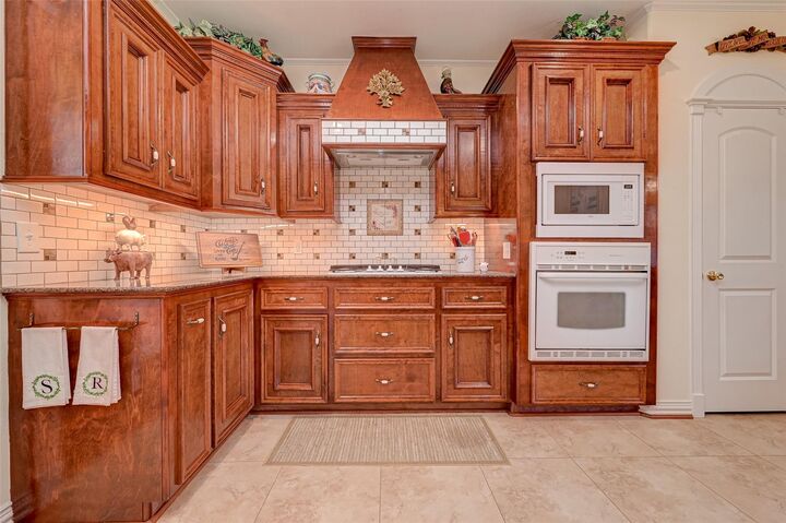 Property Photo: 715 Somerset Street TX 77302