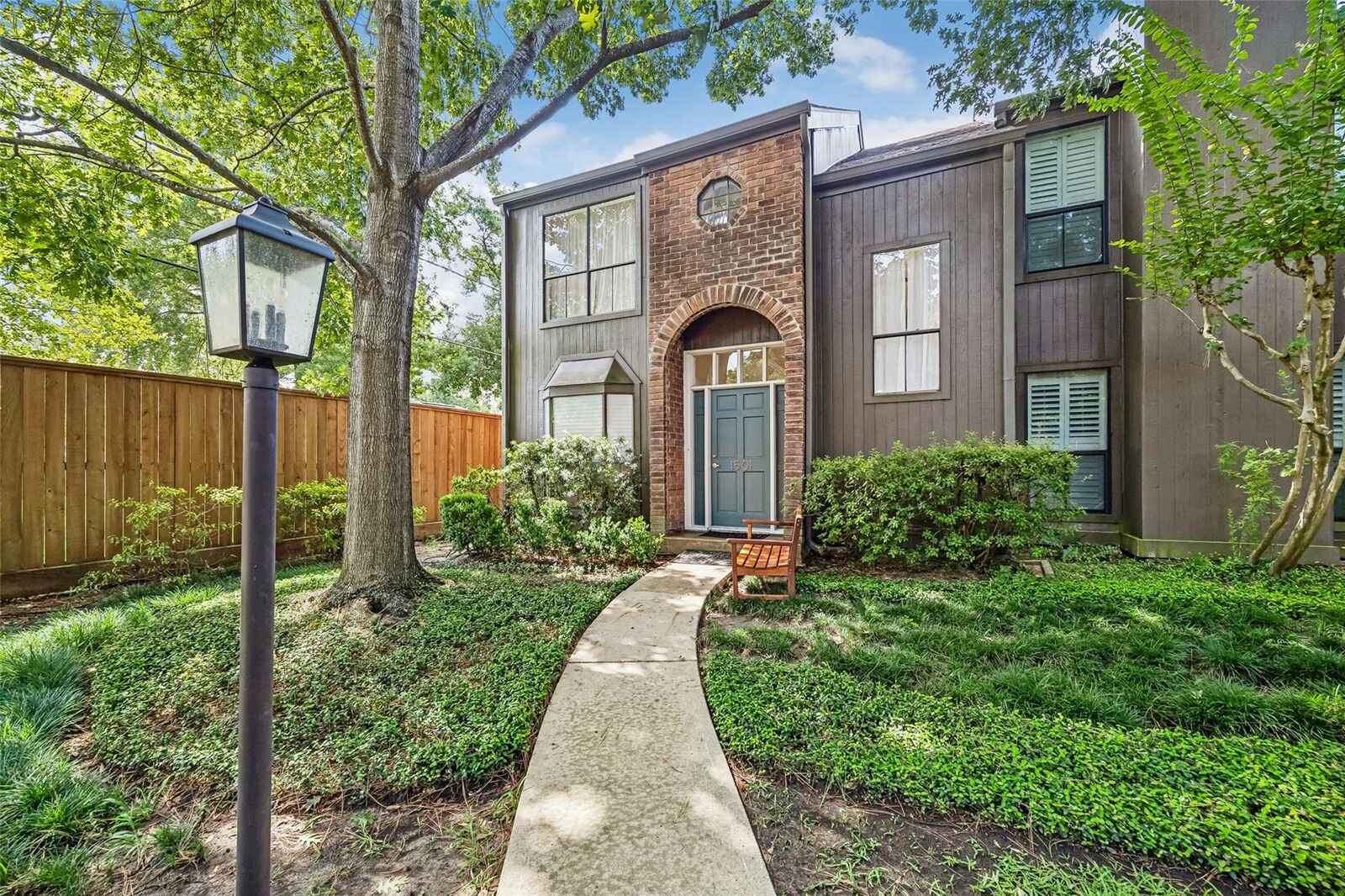 Property Photo:  701 Bering Drive 1501  TX 77057 