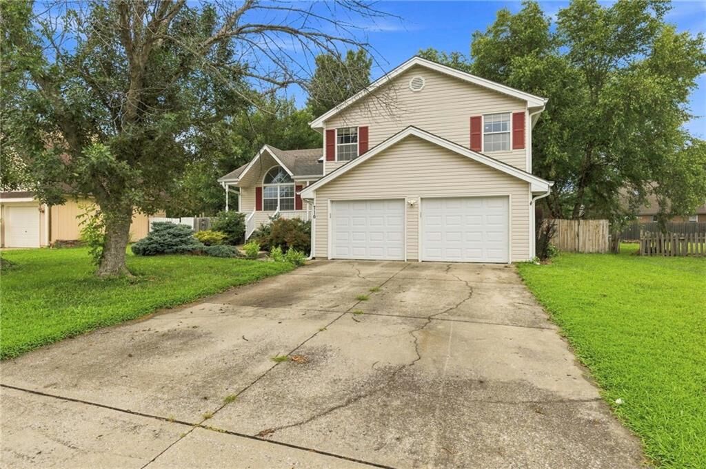Property Photo:  716 SE 11th Street  MO 64081 