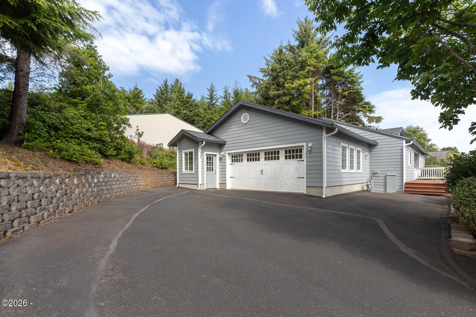 Property Photo: 539 SE Neptune Avenue OR 97367