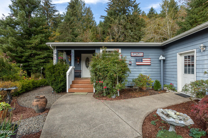 Property Photo:  743 N Sundown Drive  OR 97368 