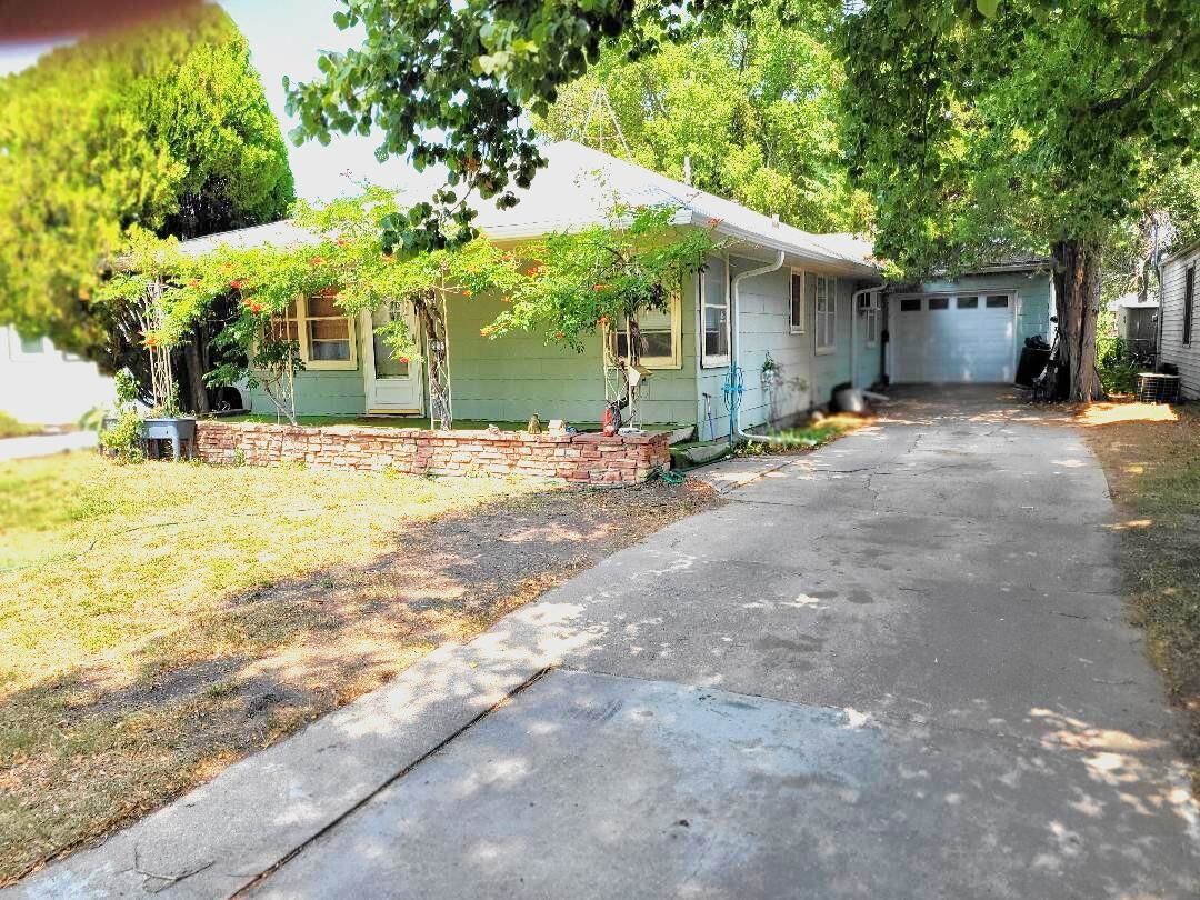 Property Photo: 1405 W First NE 69101