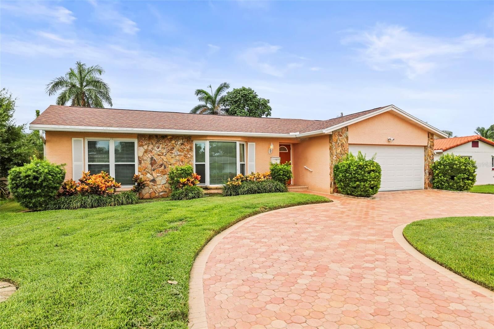 Property Photo:  1112 40th Ave NE  FL 33703 