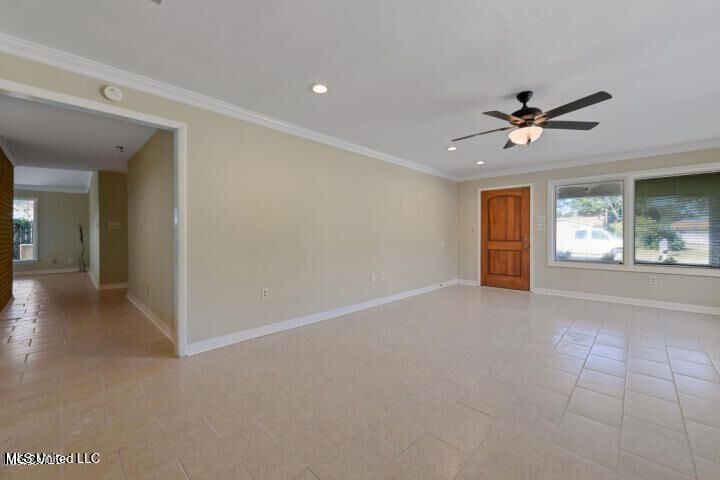 Property Photo: 320 Lakeview Boulevard MS 39531