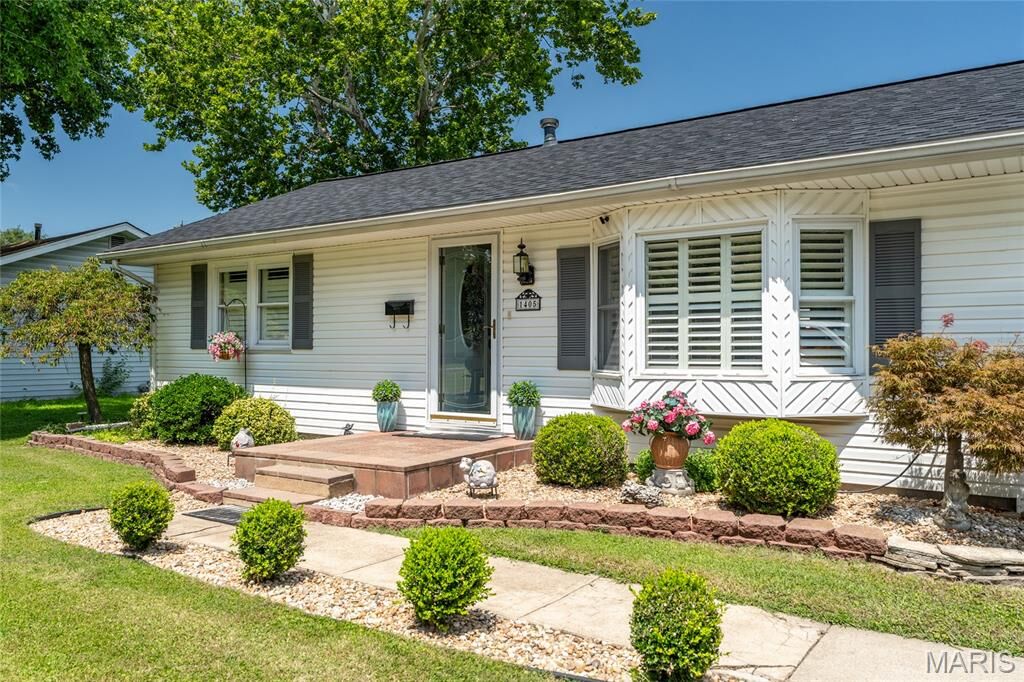 Property Photo:  1405 Norwood Drive  IL 62040 