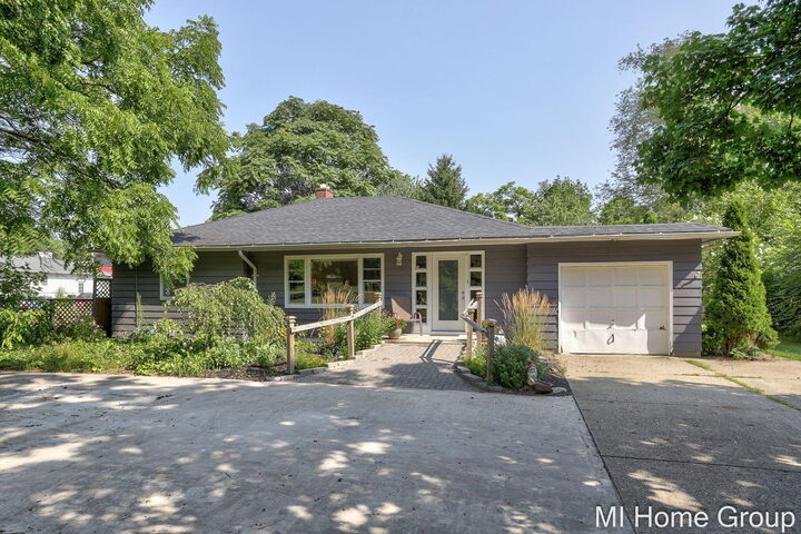 Property Photo:  252 Thomas Street  MI 49010 