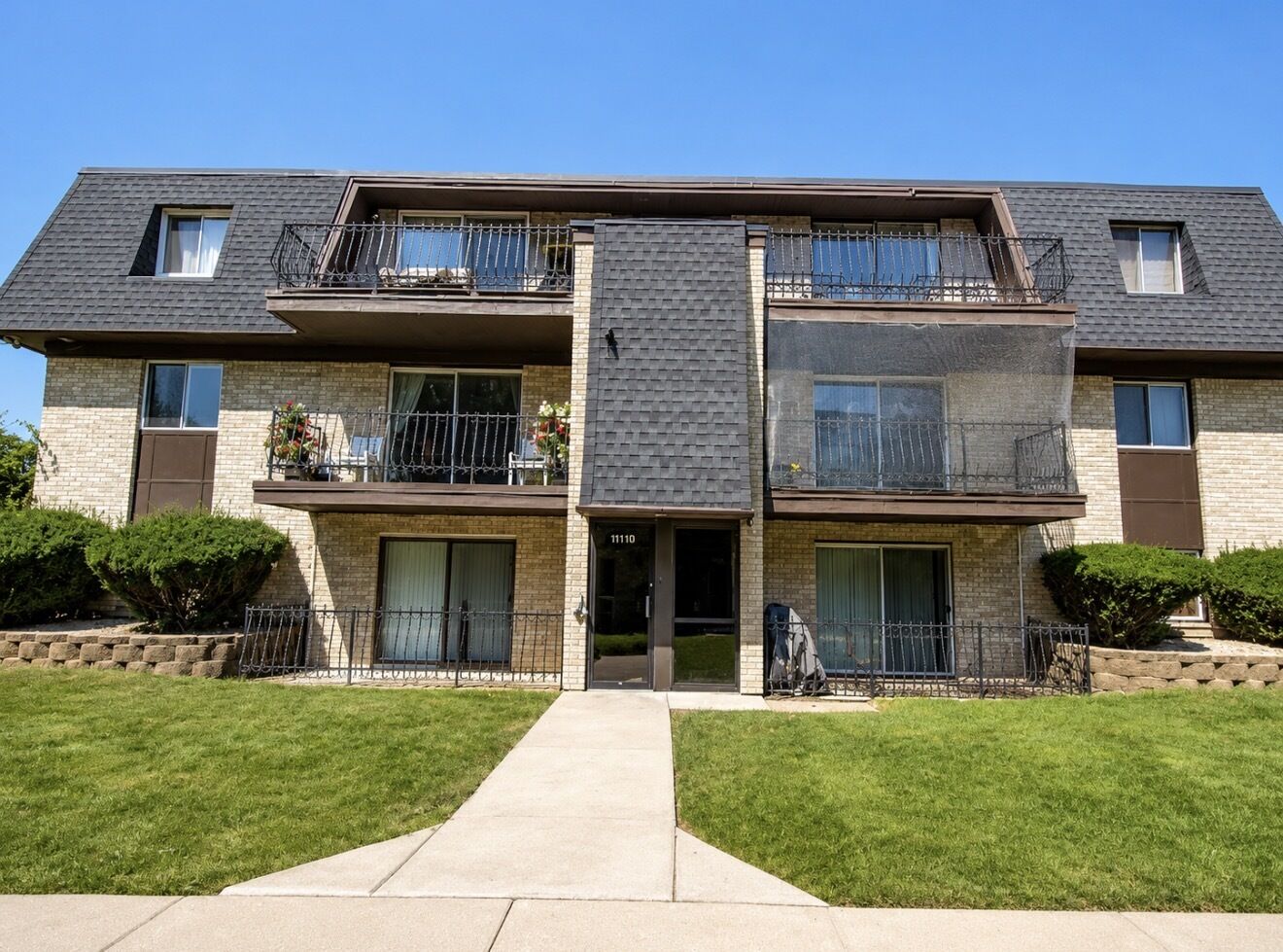 Property Photo: 11103 S 84th Avenue 2A IL 60465