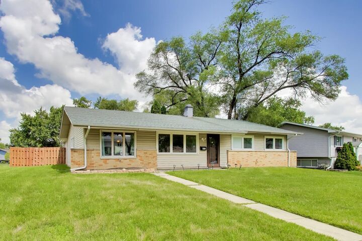 Property Photo:  1300 Jefferson Road  IL 60169 