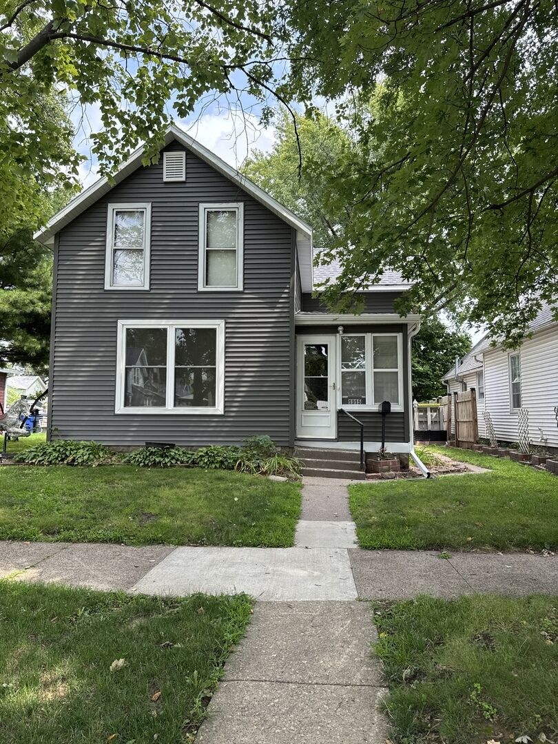 Property Photo:  1915 Pershing Boulevard  IA 52732 