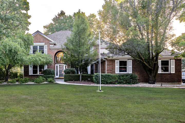 Property Photo: 1422 Eagle Ridge Drive IL 60002