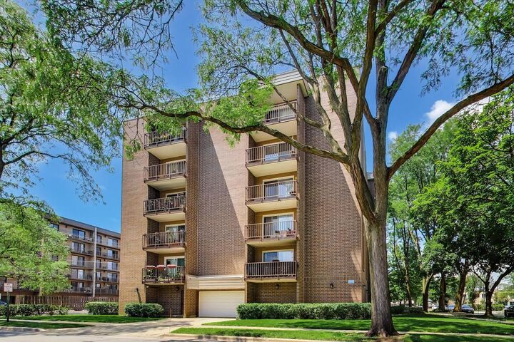 Property Photo: 1365 Ashland Avenue 501 IL 60016