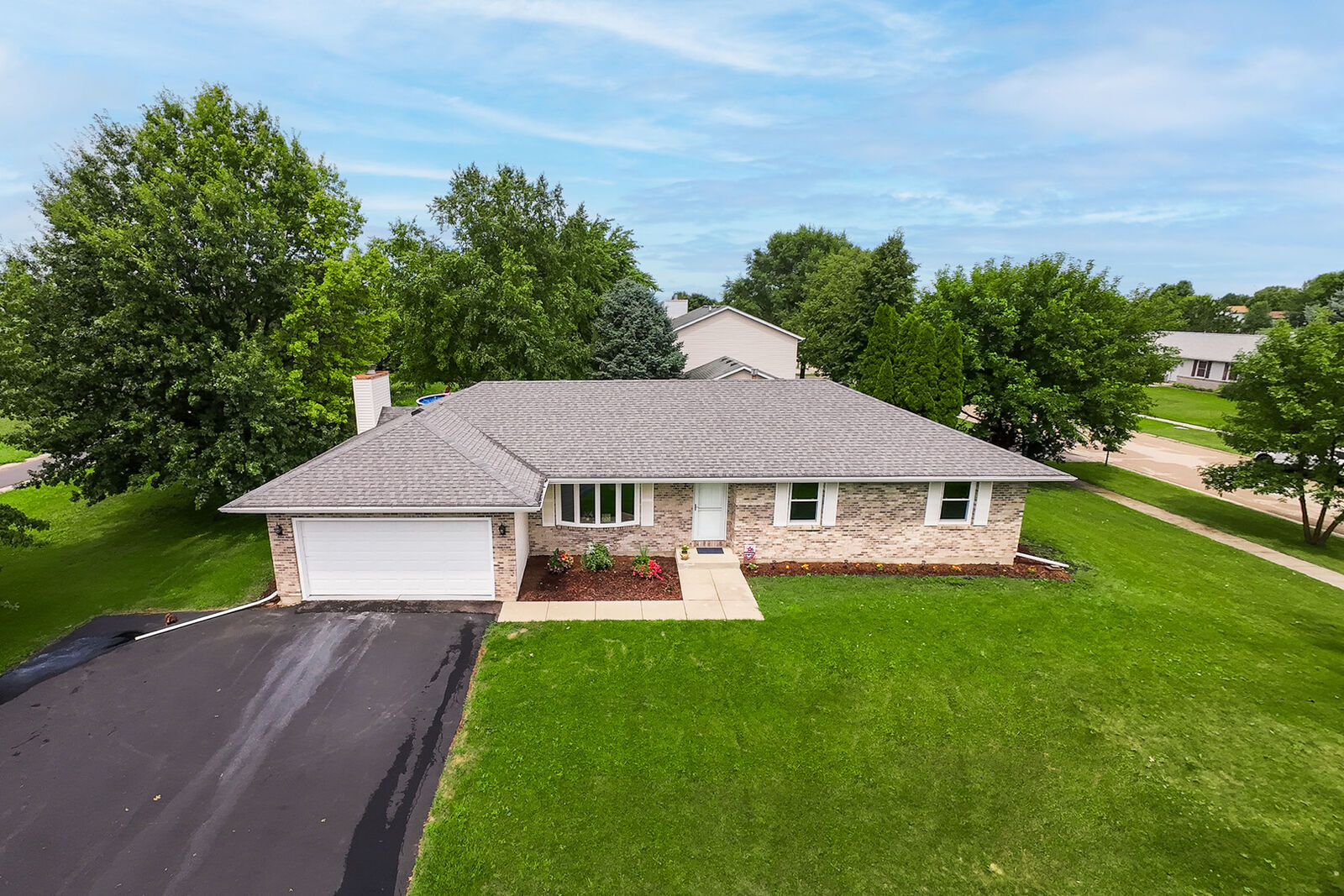 Property Photo:  265 W Carol Avenue  IL 60112 