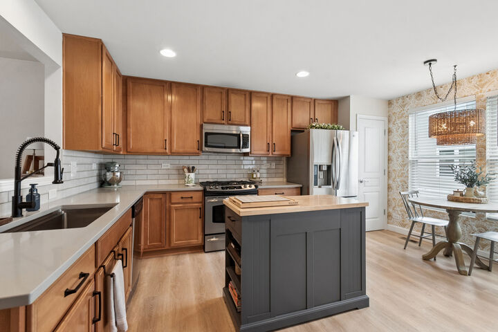 Property Photo:  1021 Crane Point  IL 60124 