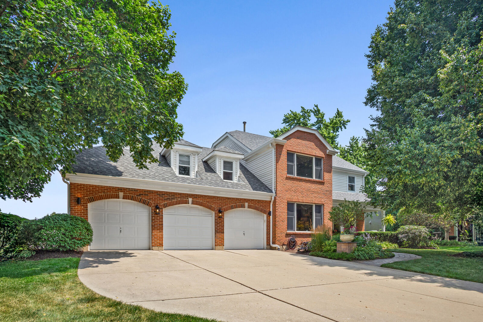 Property Photo:  2917 Whispering Oaks Drive  IL 60089 
