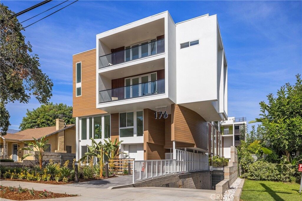 Property Photo: 176 N Catalina Avenue 401 CA 91106