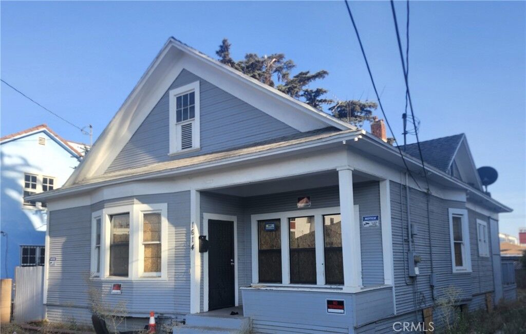 Property Photo:  1614 W 35th  CA 90018 
