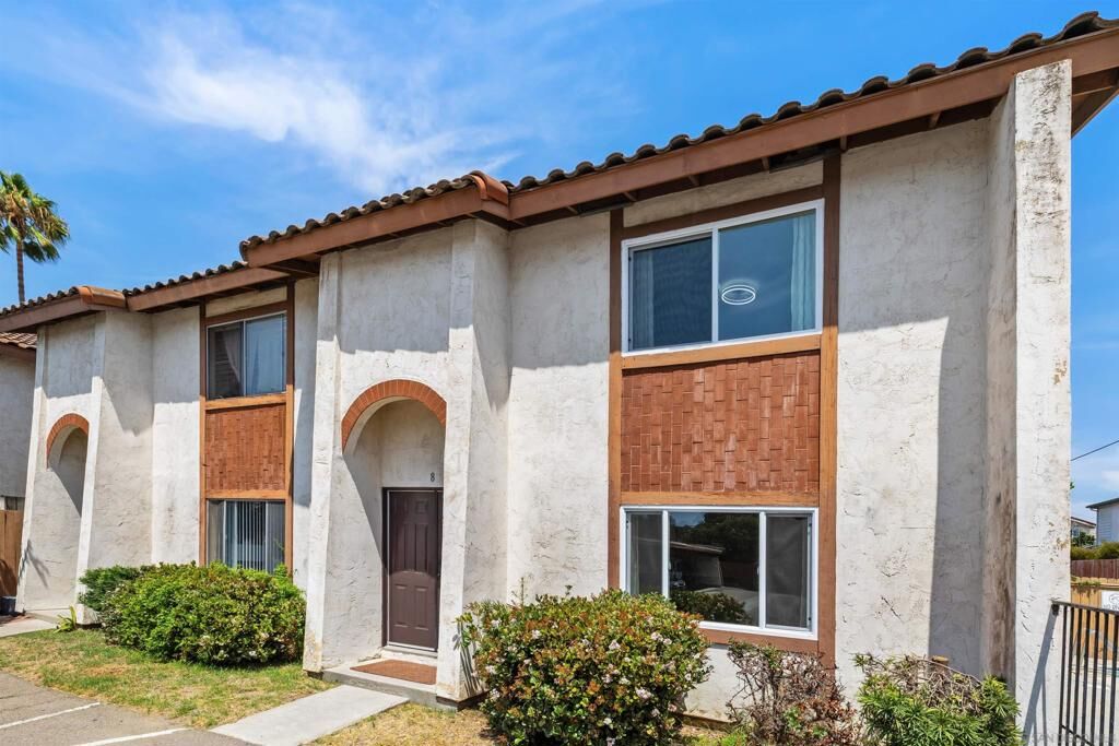 Property Photo:  550 Park Way 8  CA 91910 