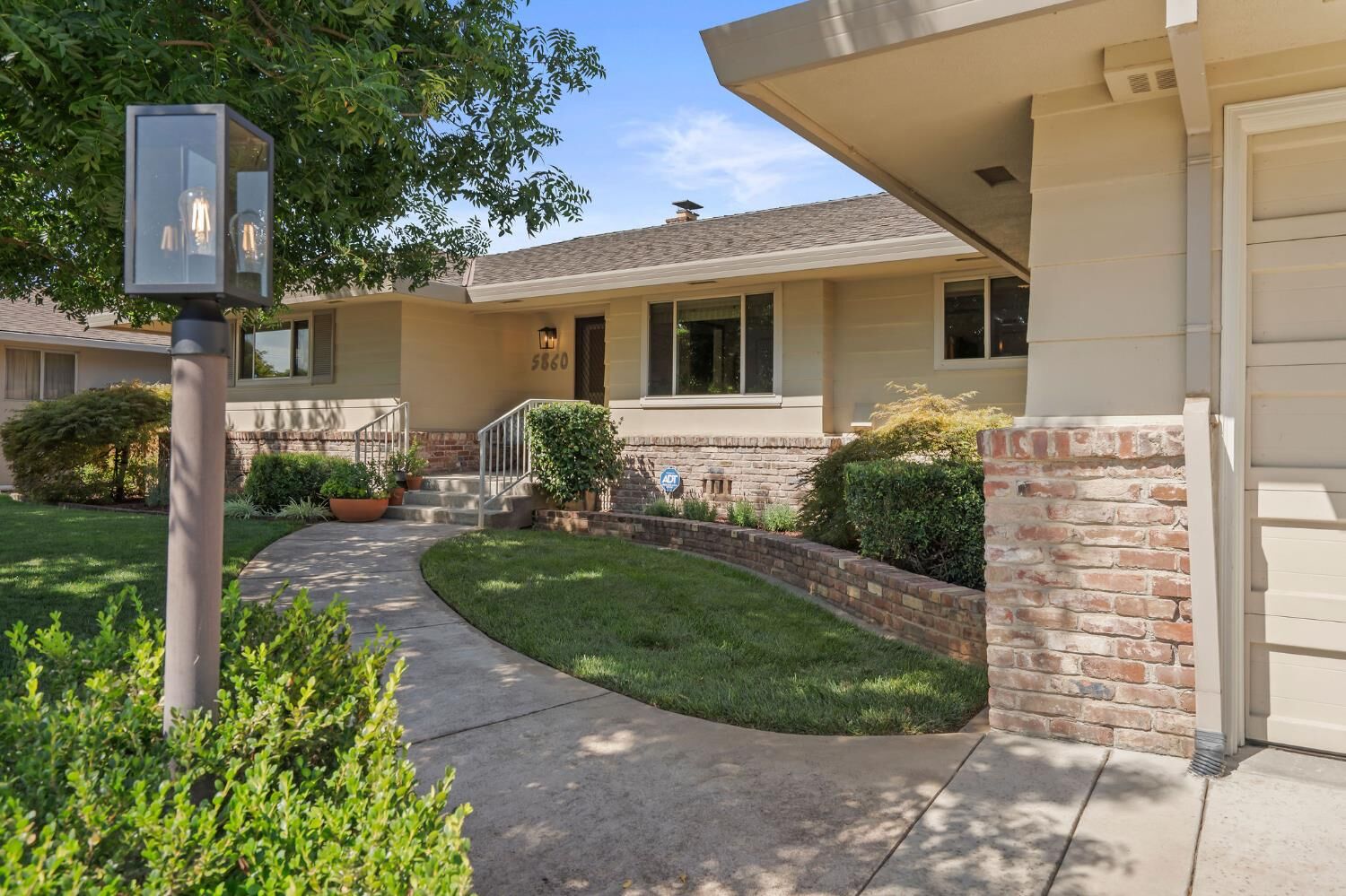 Property Photo:  5860 Annrud Way  CA 95822 